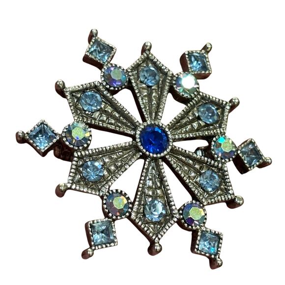 Vintage Y2K silver snowflake brooch blue rhinestones ornate pin no hallmarks - Picture 4 of 5